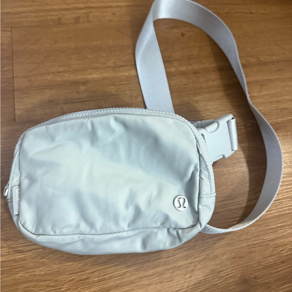 LULULEMON EVERYWHERE BELT BAG 1L